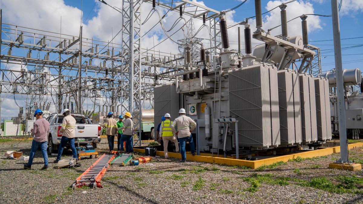 Ministro Joel Santos en foro de eficiencia energética en República Dominicana