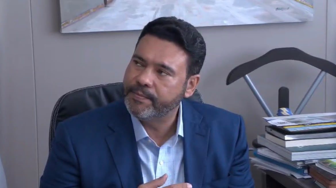 Senador Rafael Barón Duluc hablando sobre ejecuciones extrajudiciales y actuaciones de la Policía Nacional