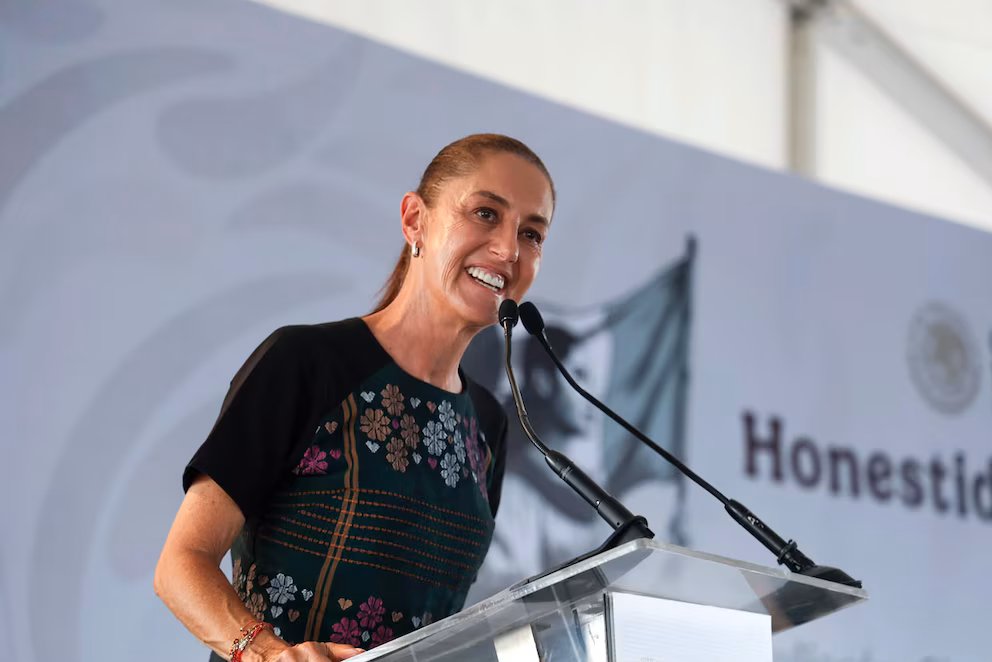 Claudia Sheinbaum en el acto Honestidad y resultados en Culiacán, Sinaloa, ante militares y funcionarios federales
