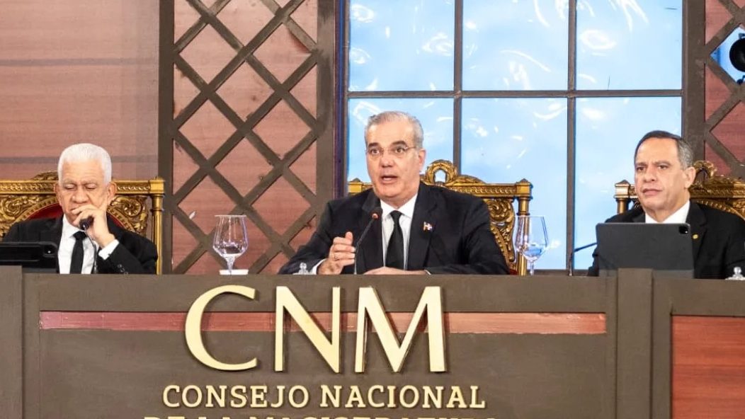 Presidente Luis Abinader hablando durante las vistas públicas del Consejo Nacional de la Magistratura en República Dominicana