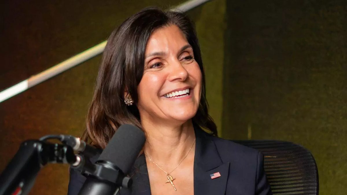Embajadora de EE.UU. Leah Campos durante entrevista sobre fe y valores en República Dominicana