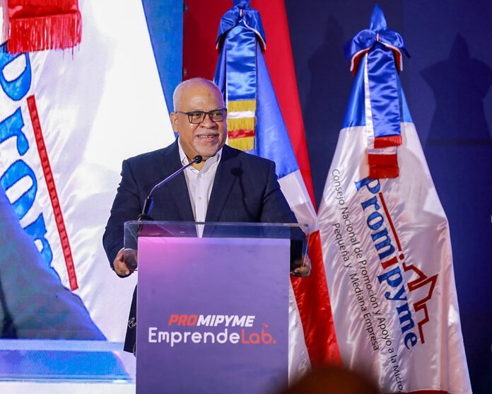 Autoridades de Promipyme inauguran EmprendeLab 2026 en Santiago junto a emprendedores
