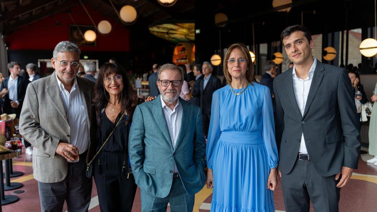 Empresarios dominicanos y portugueses en reunión de negocios en el Palácio da Bolsa de Oporto