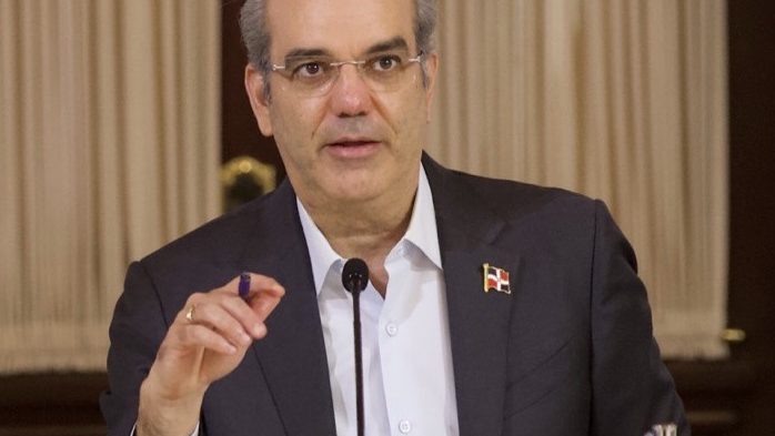 Presidente Luis Abinader durante encuentro con periodistas en el Palacio Nacional de República Dominicana