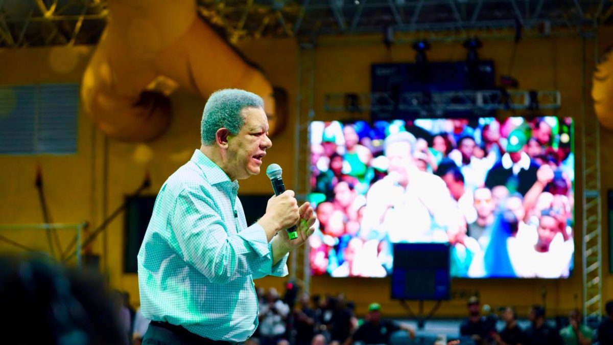 Leonel Fernández encabeza intención de voto en encuesta divulgada por la Fuerza del Pueblo