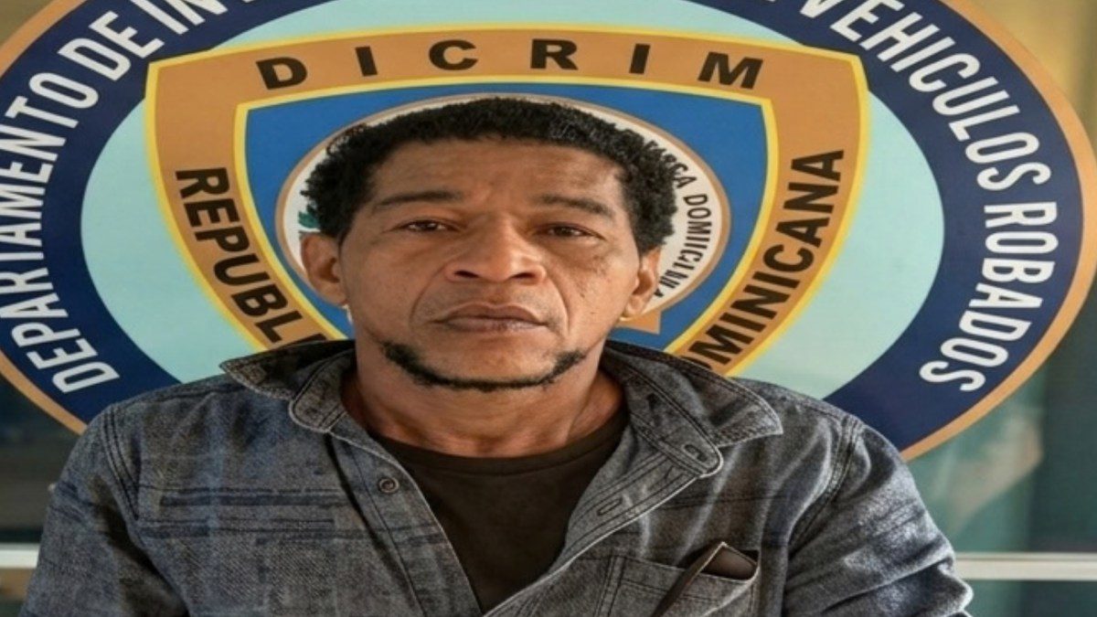 Agentes del Dicrim en operativo nocturno en el sector Bella Vista de Santiago, República Dominicana