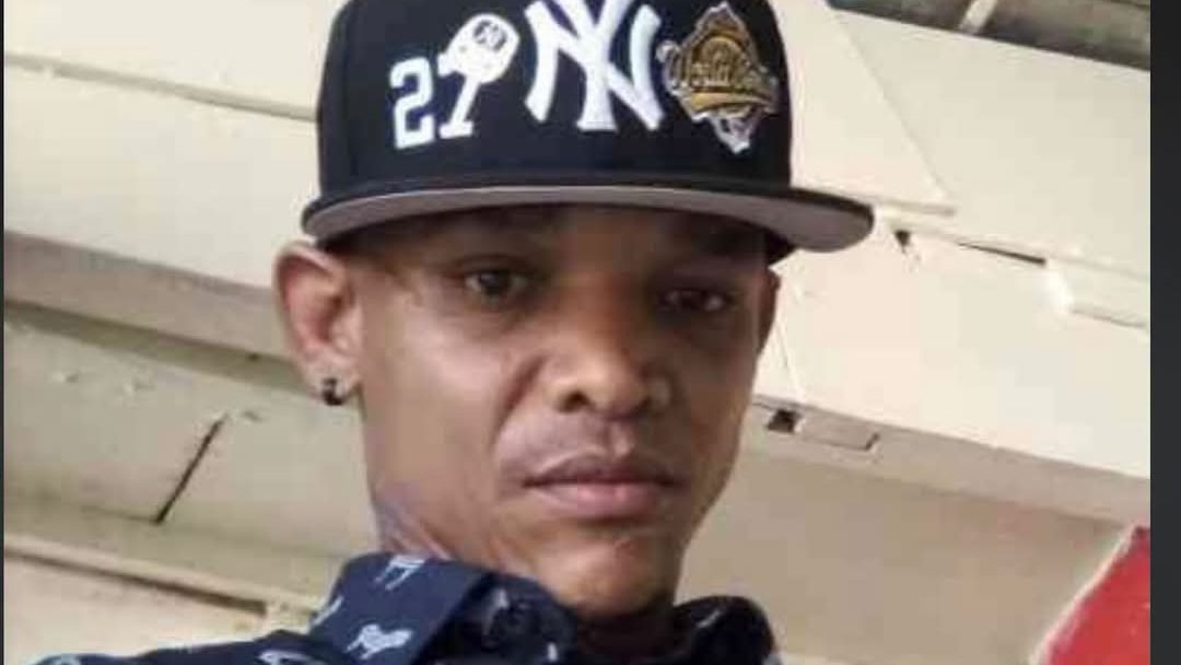 Agentes de la Policía Nacional en operativo nocturno en San Juan de la Maguana, República Dominicana
