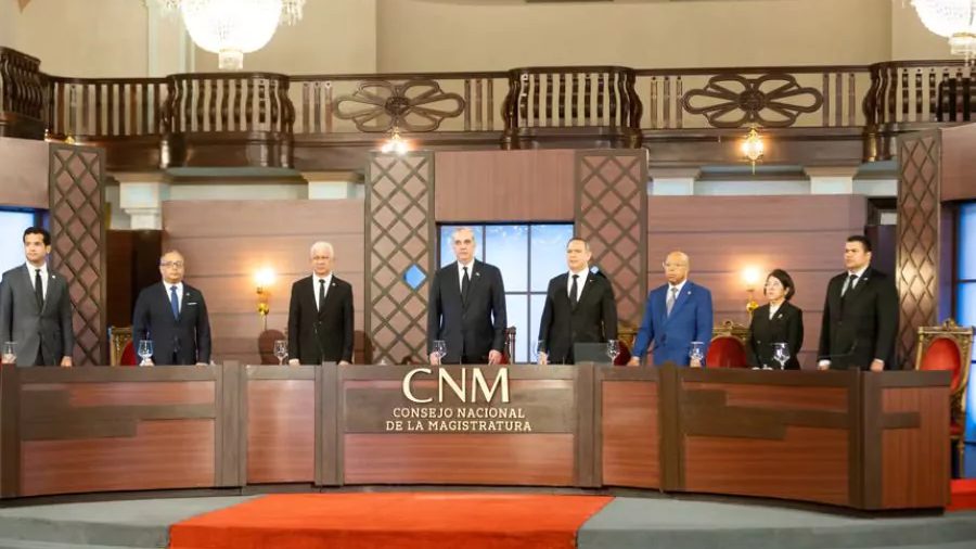 Miembros del Consejo Nacional de la Magistratura entrevistando aspirantes a jueces de la Suprema Corte en el Palacio Nacional