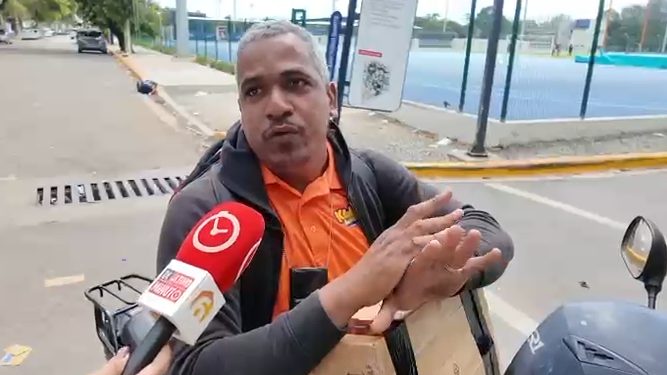 Puertas rotas y basura en los accesos del Estadio Olímpico Félix Sánchez tras el partido RD vs Haití el 1 de octubre de 2026