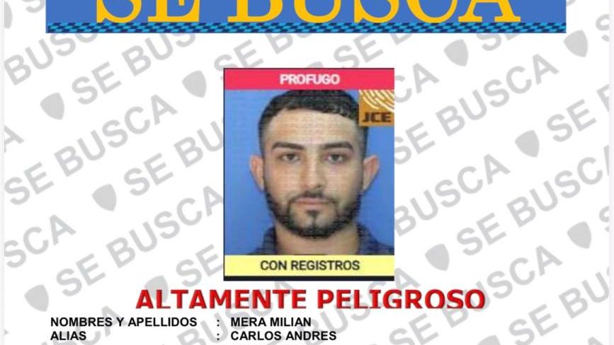Agentes de la Policía Nacional de República Dominicana en operativo de búsqueda de prófugo en Santiago