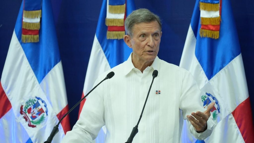 Excanciller dominicano Roberto Álvarez en acto diplomático oficial