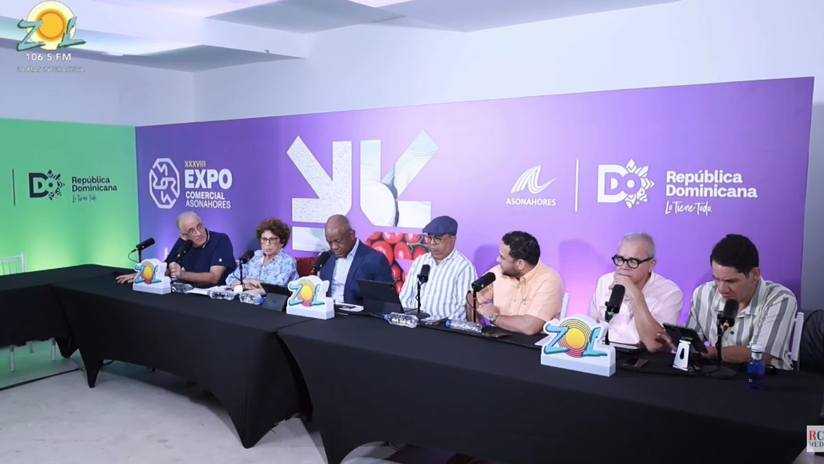 Expositores y visitantes en la Expo Comercial Asonahores 2026 en BlueMall Puntacana, República Dominicana
