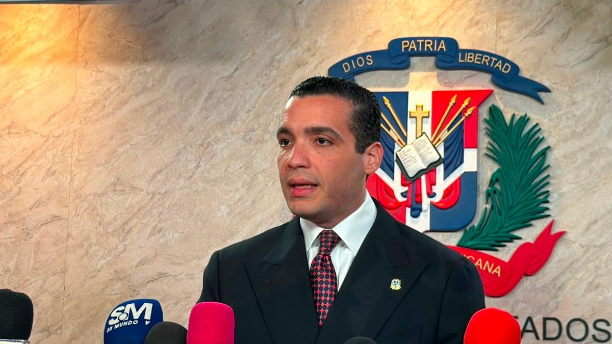 Diputado Charlie Mariotti Jr. presentando proyectos de interpelación en la Cámara de Diputados de República Dominicana