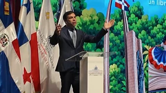 Roberto Ángel Salcedo, ministro de Cultura de República Dominicana, en el acto de clausura de la Feria Internacional del Libro Santo Domingo 2026