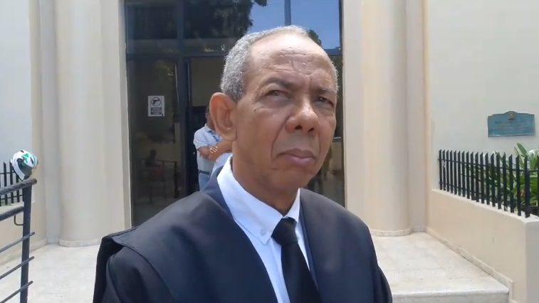 Frank Martínez, excandidato a senador por La Romana, habla ante la prensa sobre el caso que involucró a su hijo Kiko