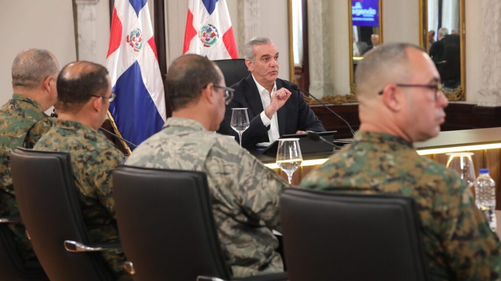 Presidente Luis Abinader durante presentación sobre seguridad en la frontera dominicana con Haití