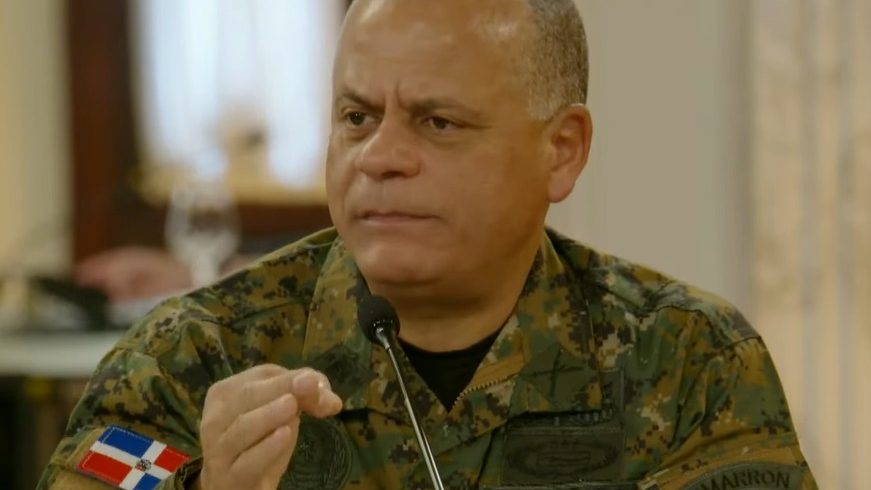 Ministro de Defensa Carlos Fernández Onofre hablando sobre modernización de las Fuerzas Armadas dominicanas