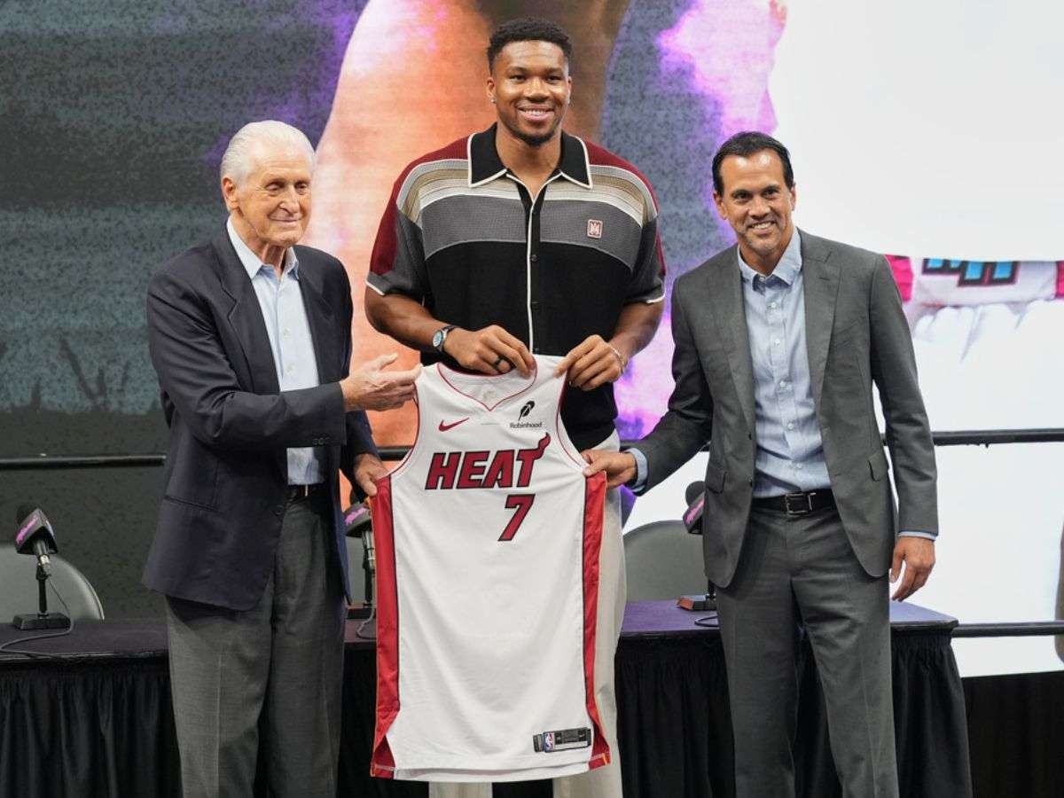 Giannis Antetokounmpo llega a Miami para unirse al Heat de la NBA