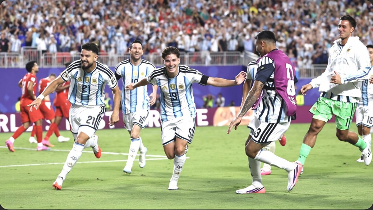 Julián Álvarez celebra su gol con la camiseta de Argentina en cuartos de final del Mundial 2026