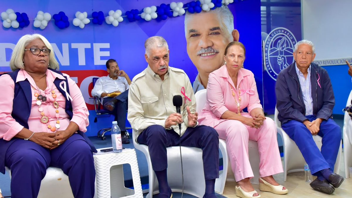 Miguel Vargas Maldonado hablando durante reunión de la Dirección Nacional del PRD en Santo Domingo