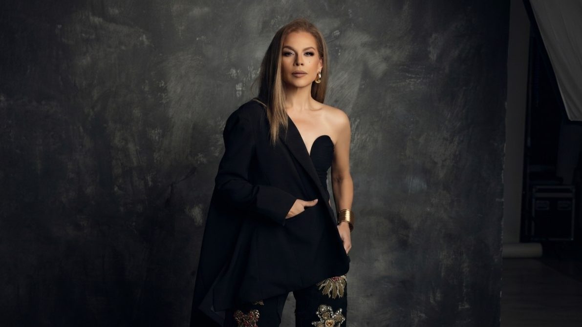Olga Tañón y músicos de Banda MS en una gala de los HEAT Latin Music Awards en Puerto Vallarta
