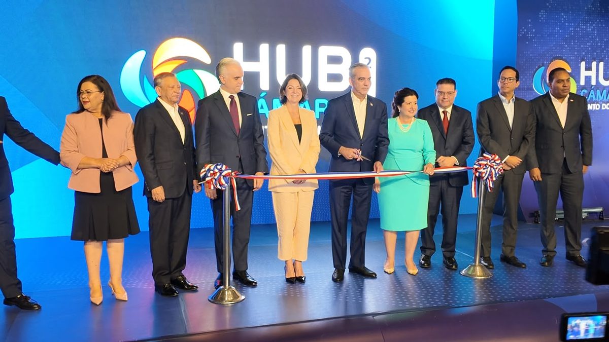 Inauguración del HUB Cámara Santo Domingo con exportadores y compradores internacionales en el salón principal del evento