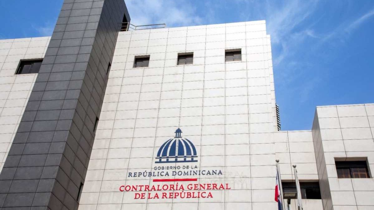 Fachada de la Contraloría General de la República Dominicana en Santo Domingo