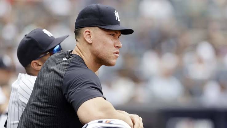Aaron Judge con el uniforme de los Yankees de Nueva York durante un partido de béisbol