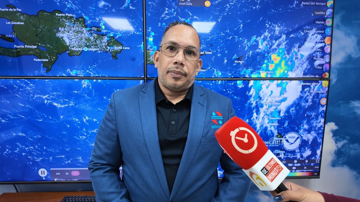 Calle inundada en Santo Domingo por lluvias de vaguada en octubre de 2026
