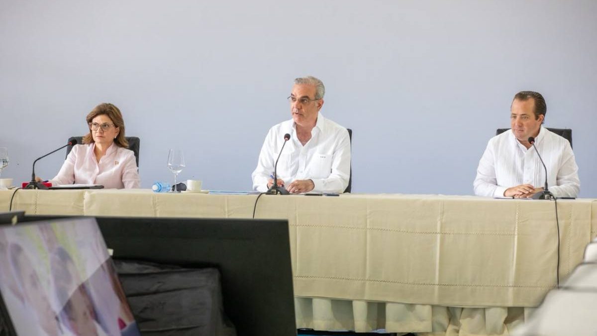 Presidente Luis Abinader y vicepresidenta Raquel Peña en el Consejo de Ministros celebrado en San José de Ocoa