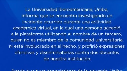 Logotipo de la Universidad Iberoamericana UNIBE frente a su campus en Santo Domingo
