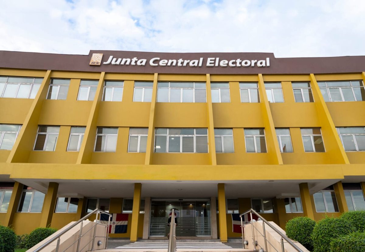 Fachada del edificio de la Junta Central Electoral en República Dominicana