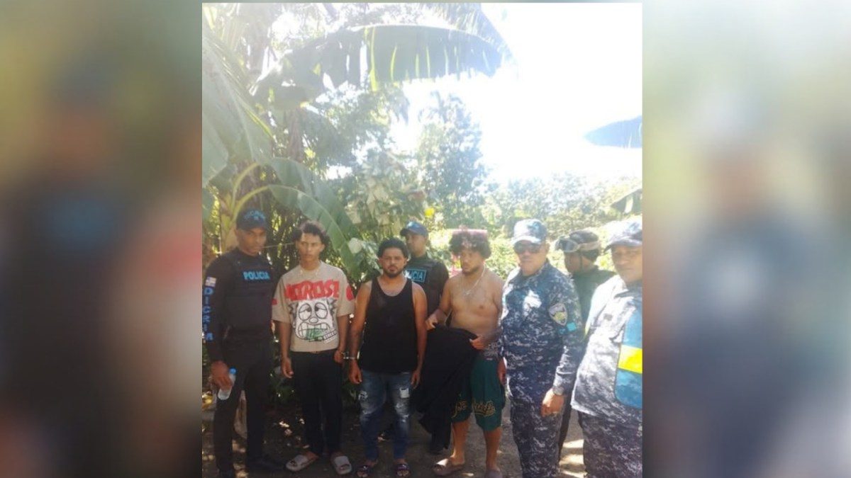 Agentes del DICRIM durante operativo de arresto en Moca, República Dominicana