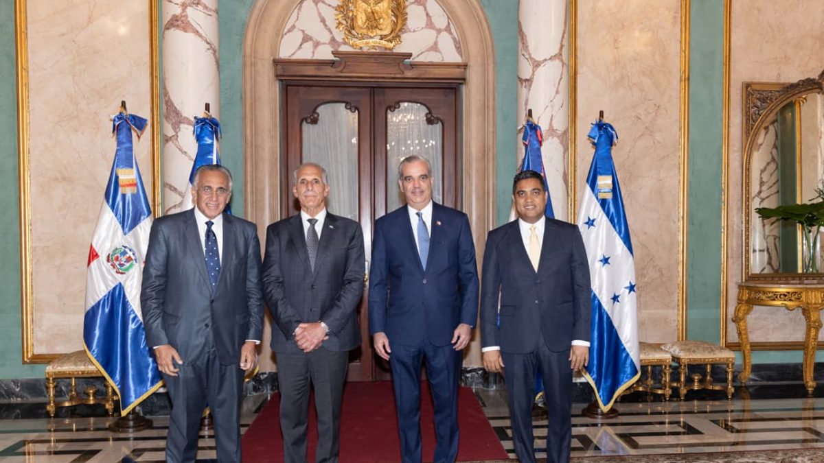 Presidente de Honduras Nasry Asfura y Luis Abinader reunidos en el Palacio Nacional de Santo Domingo
