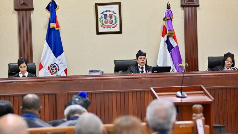 Exministro de Hacienda Donald Guerrero en los tribunales para el inicio del juicio de fondo por corrupción