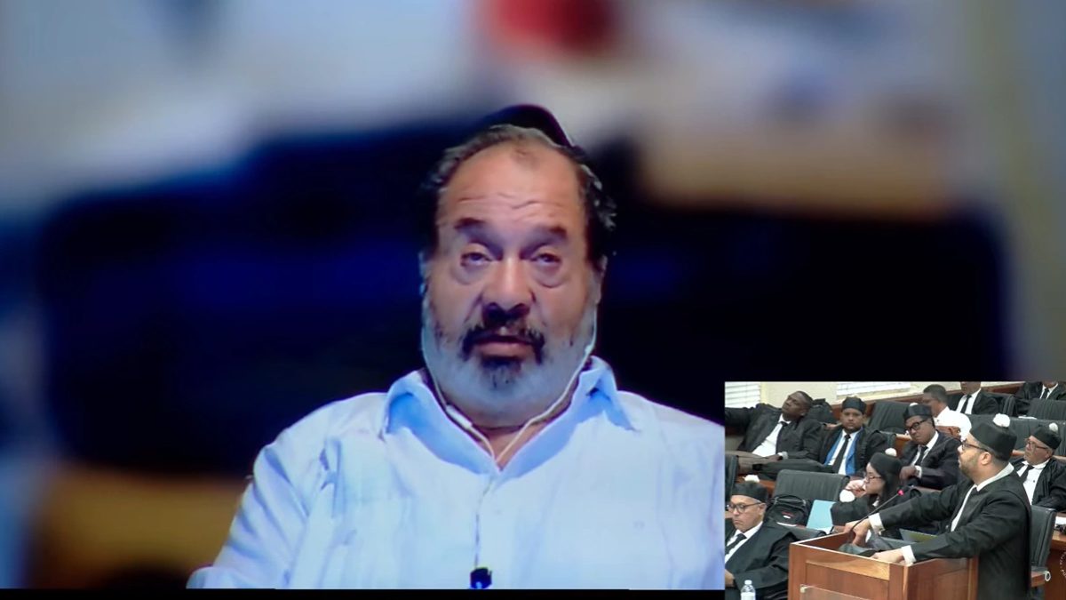 Perito Eduardo Fierro declarando durante el contrainterrogatorio en el juicio por el colapso del Jet Set en Santo Domingo