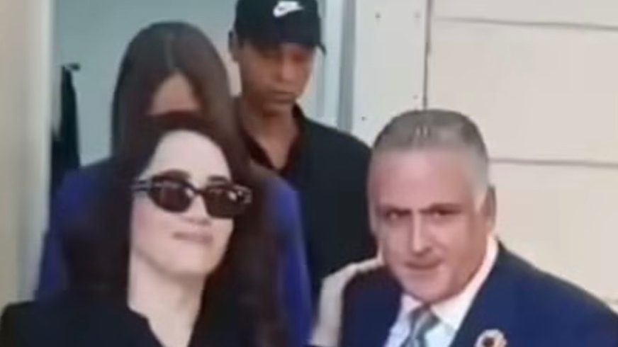 Karen Yapoort llegando a la Fiscalía de La Romana para ser entrevistada por las autoridades