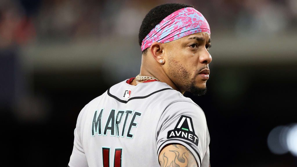 Ketel Marte con el uniforme de los Diamondbacks de Arizona en el campo de béisbol