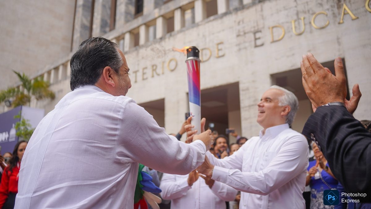 Autoridades del MINERD e INEFI reciben la antorcha de los Juegos Centroamericanos Santo Domingo 2026