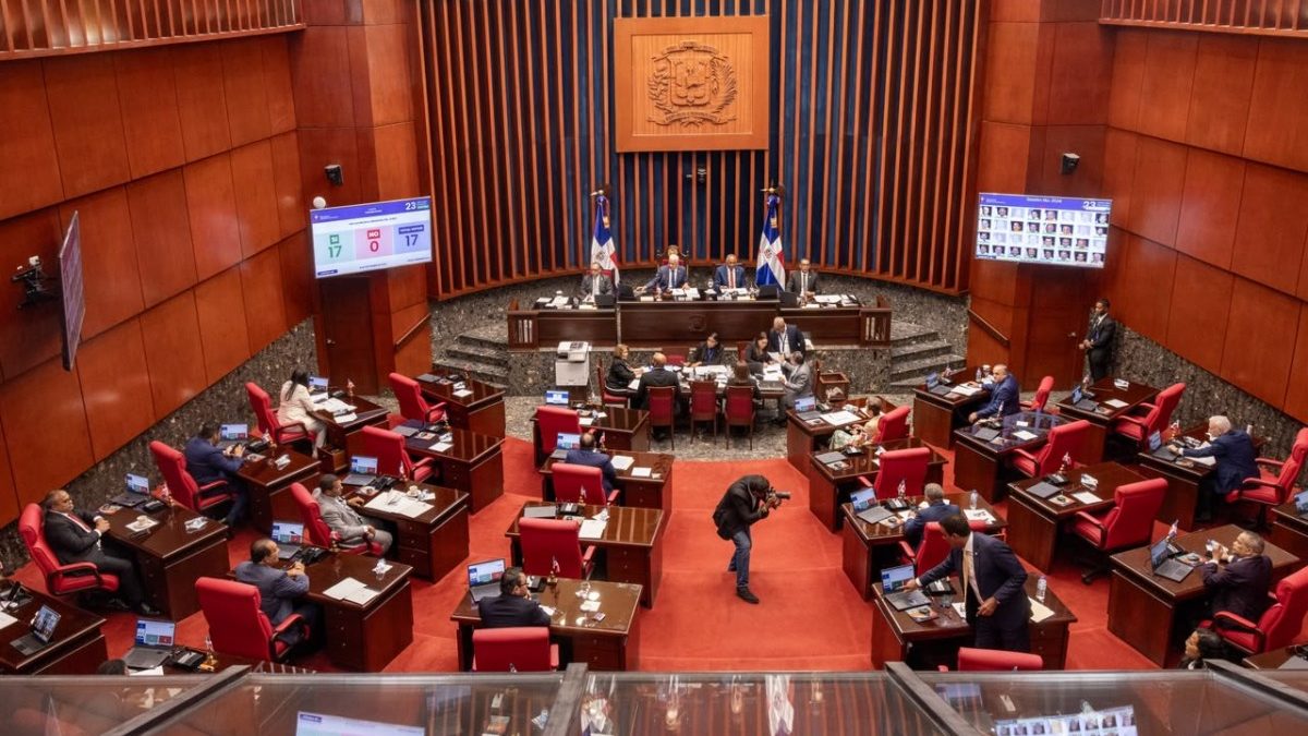 Senado de la República Dominicana en sesión plenaria durante aprobación de la ley de juegos de azar