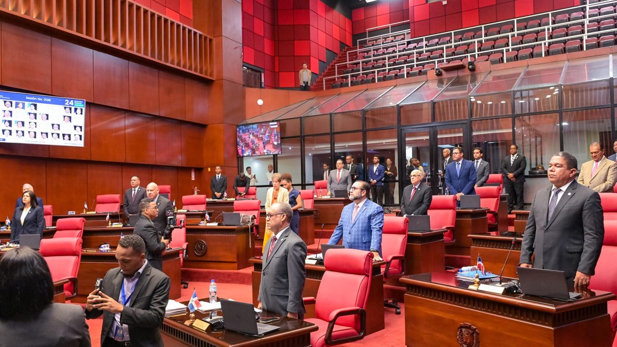Senadores dominicanos en sesión plenaria del Senado de la República durante aprobación de modificación a ley del Ministerio Público