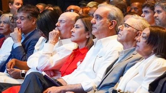Manuel Jiménez presentando su libro en el salón Juan Bosch de la Biblioteca Nacional de Santo Domingo