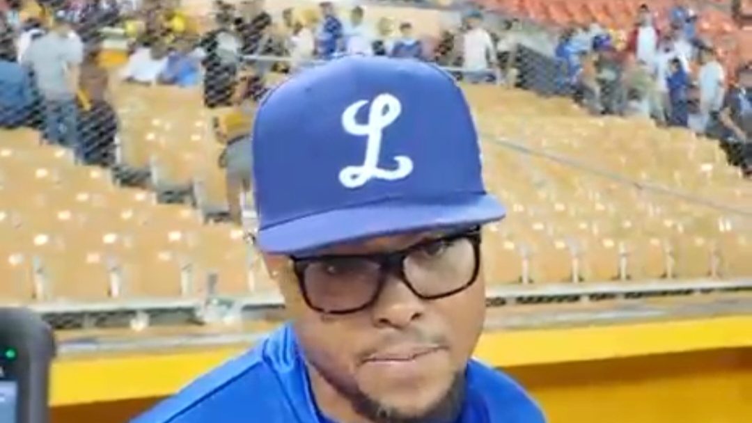 Gilbert Gómez, dirigente de los Tigres del Licey, da declaraciones tras vencer a las Águilas Cibaeñas 6-2