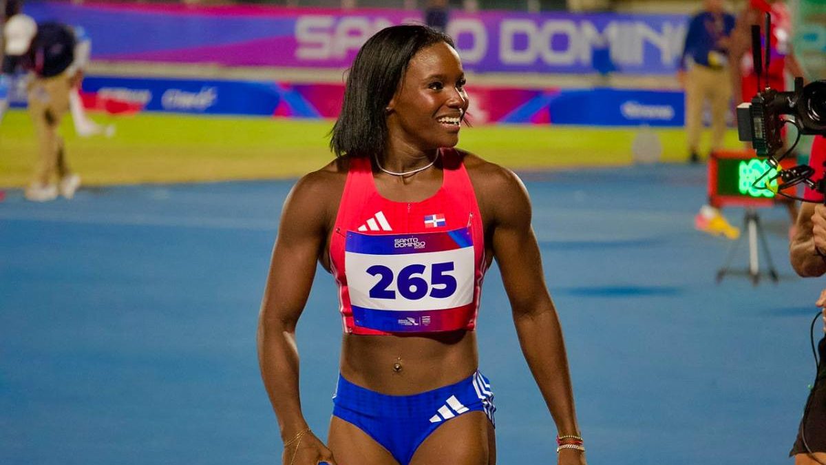 Liranyi Alonso corriendo los 100 metros en el Muscat Grand Prix 2026 en el Sultan Qaboos Sports Complex de Omán