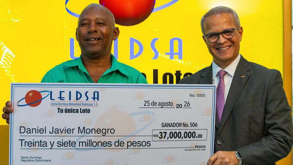 Daniel Javier Monegro, mecánico ganador del Loto de Leidsa, recibe cheque de RD$37 millones en ceremonia oficial