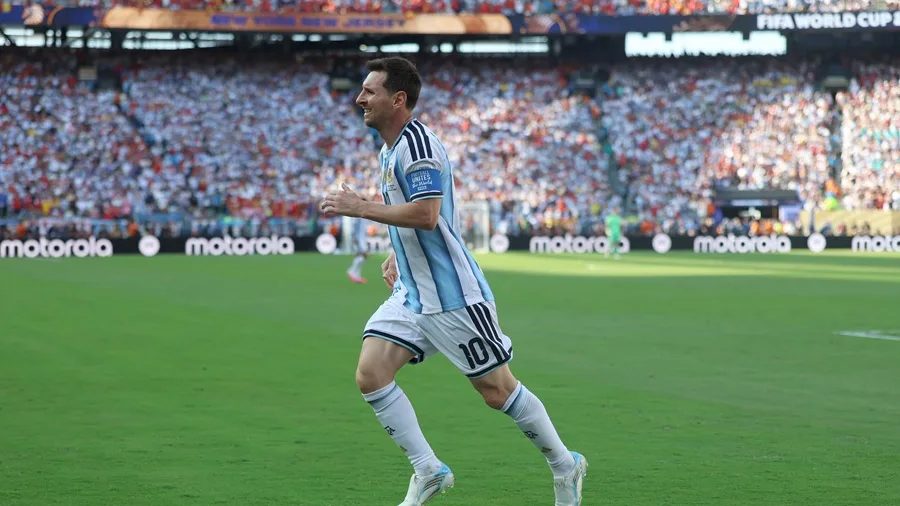 Lionel Messi con la camiseta de Argentina en su último partido con la selección albiceleste