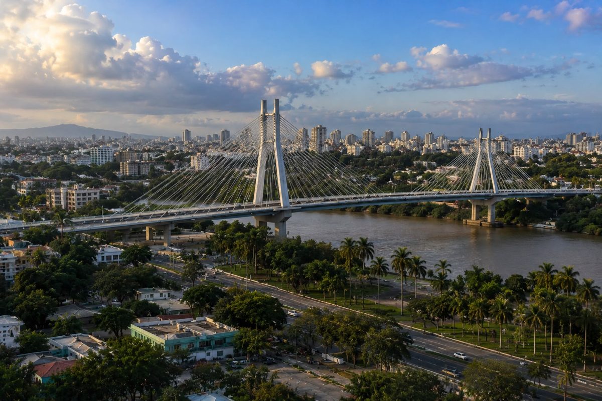 Salón de convenciones del MIREX con representantes públicos y privados en foro económico en República Dominicana