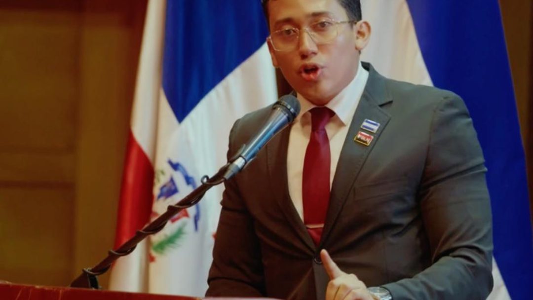 Neysser Reyes Tijerino, encargado de Negocios de Nicaragua en República Dominicana, durante un acto cultural en Santo Domingo