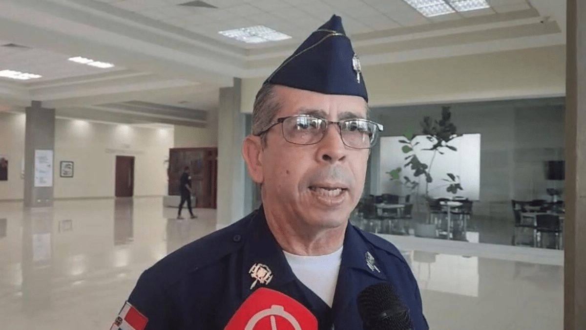 Agentes de la Policía Nacional en operativo de investigación criminal en Santiago, República Dominicana