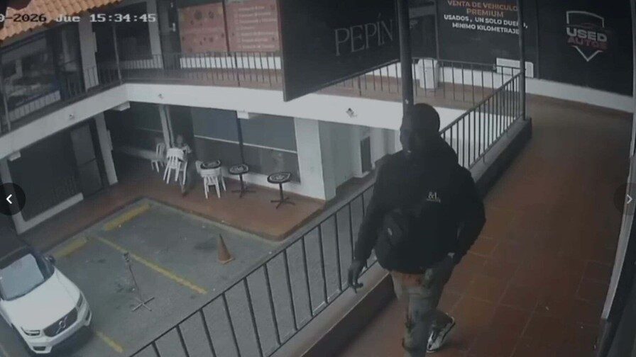 Fachada de establecimiento comercial en la Plaza Castilla de la avenida Abraham Lincoln en Naco
